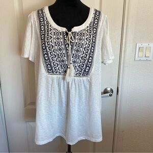 Lane Bryant SZ 18/20 White Top with Black Embroidery Front Tassels.